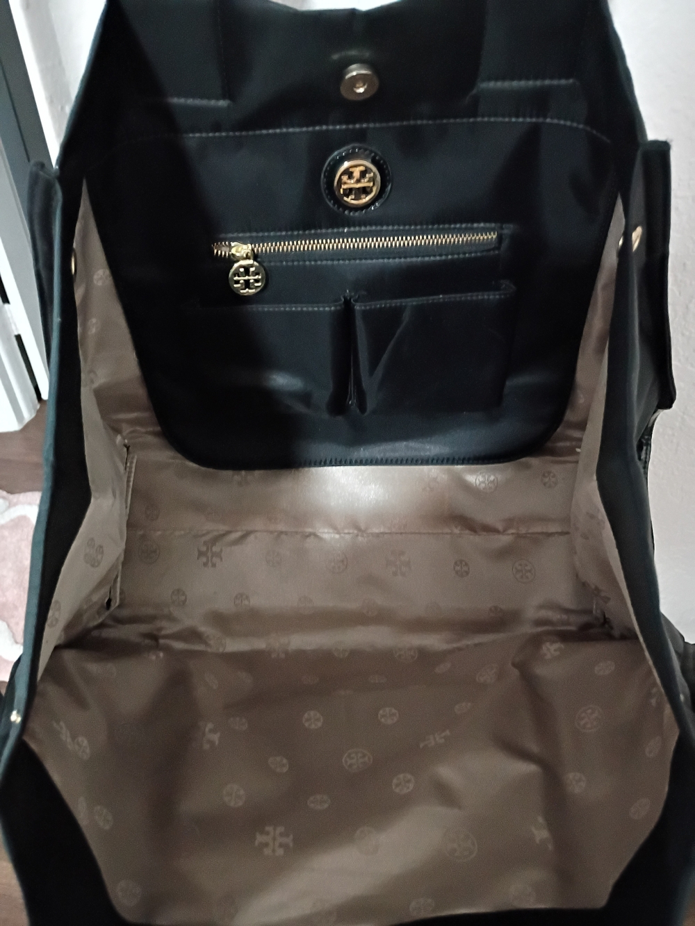 Tory Burch Black Tote - Picture 4 of 14